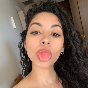 Meet your Posher, Jessenia